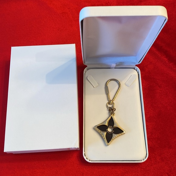 Authentic Louis Vuitton bag charm Porte Cles puzzle key chain Black Gold - Picture 10 of 10